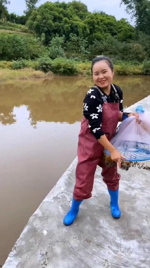 汤源网红捉鱼视频,渔乐无穷，直播圈新宠儿