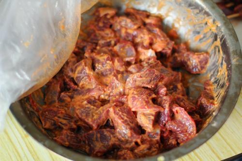 牛肉烤串爆料配方视频,牛肉烤串配方大公开，视频教学让你轻松成为烧烤达人