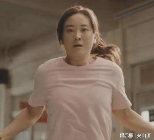 网友爆料贾玲背影视频,背影都这么美